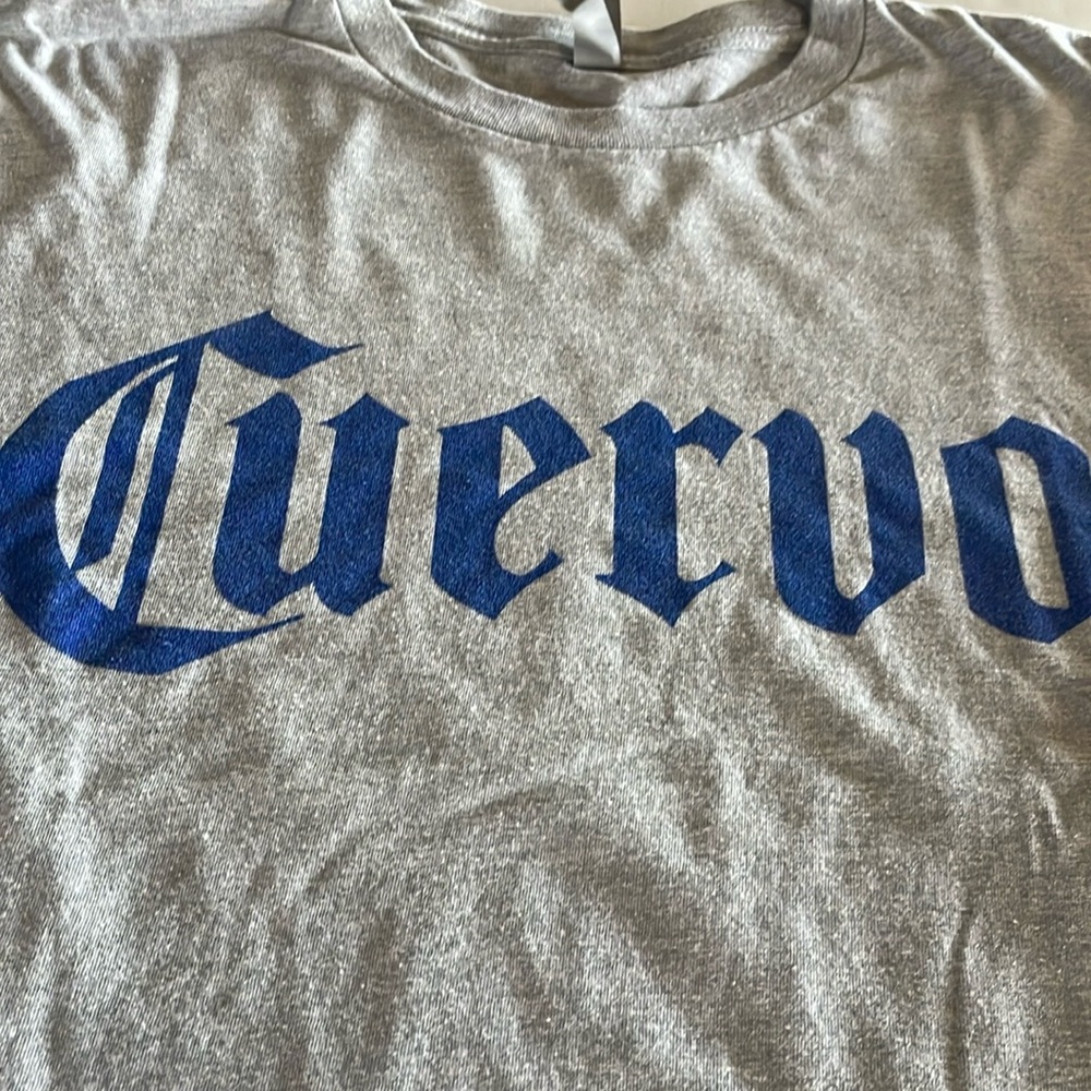 Men’s t shirt size medium.  In excellent condition.
